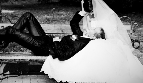 Τι συμβολίζει το χρώμα του νυφικού