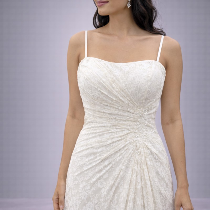 Ιβουάρ Νυφικό Σε Γραμμή Α Με Τιράντες & Δαντέλα (Size 38-40)