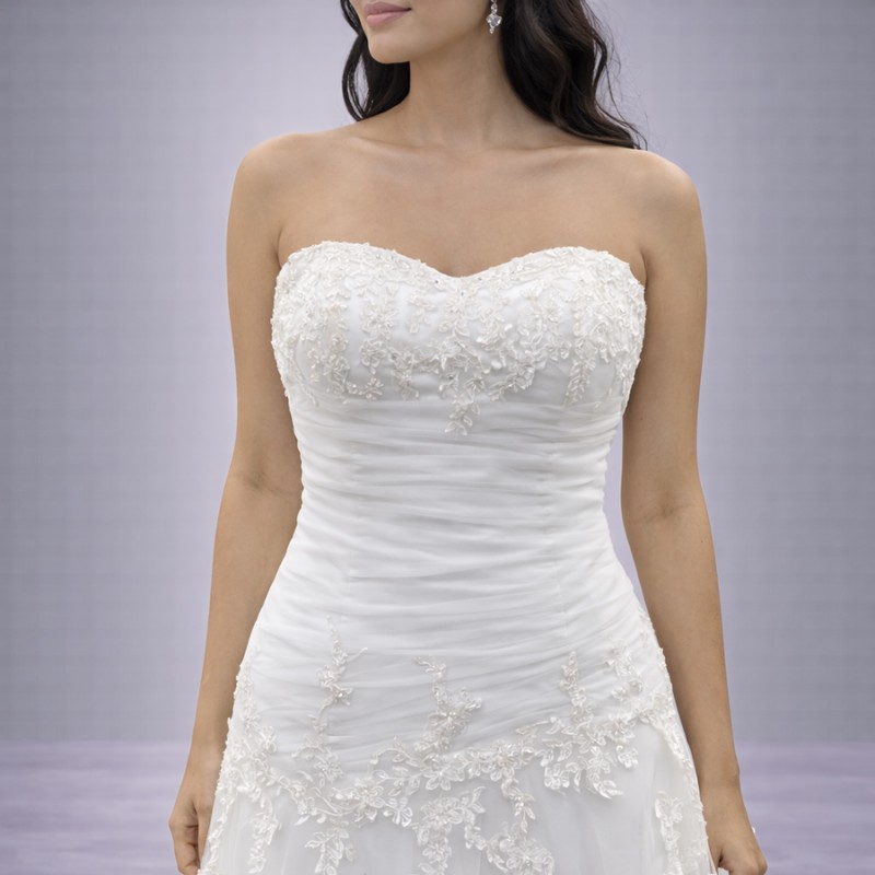 Λευκό Νυφικό Στράπλες Σε Γραμμή Α (Size 40-42)