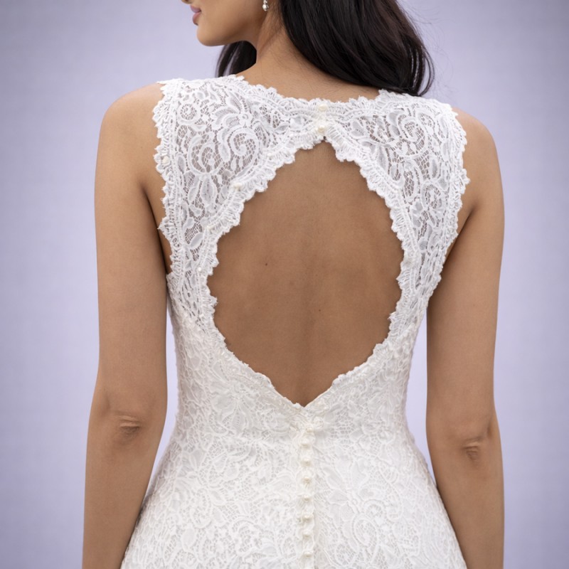 Ιβουάρ Νυφικό Σε Ίσια Γραμμή Με V Ντεκολτέ (Size 40-42)