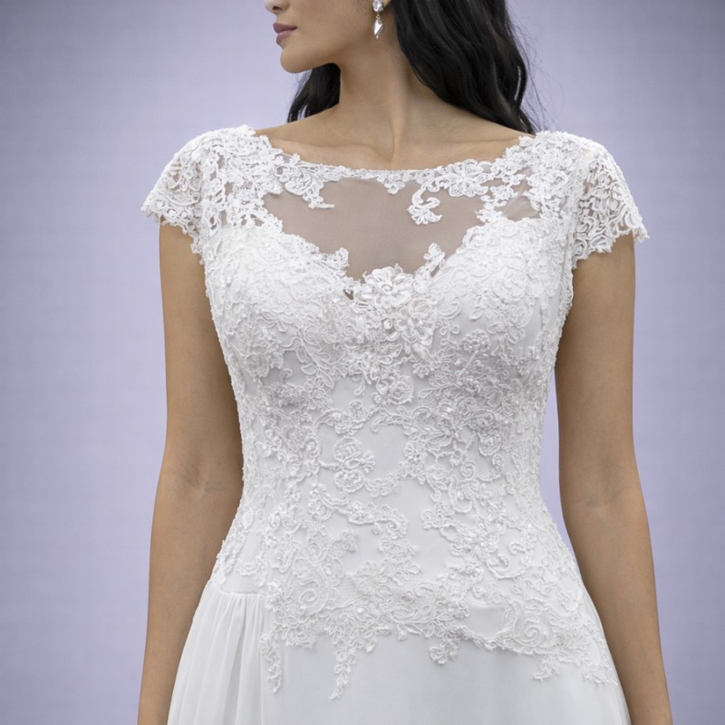 Λευκό Νυφικό Σε Α Γραμμή Με Δαντελένιο Μπούστο (Size 40-42)