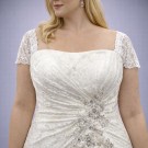 Ιβουάρ Νυφικό Σε Ίσια Γραμμή Με Ανάγλυφη Δαντέλα (Size 46-48)