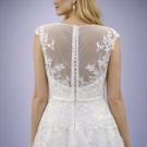 Λευκό Νυφικό Σε Γραμμή Α Με V Ντεκολτέ (Size 52-54)