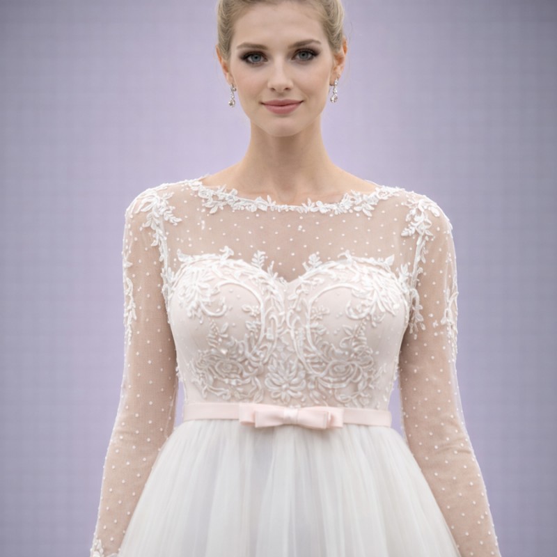 Ιβουάρ Νυφικό Με Μακριά Μανίκια & Ανοιχτή Πλάτη (Size 40-42)