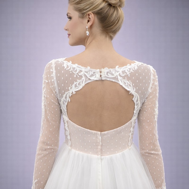 Ιβουάρ Νυφικό Με Μακριά Μανίκια & Ανοιχτή Πλάτη (Size 40-42)