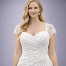 Ιβουάρ Νυφικό Με Δαντέλα Και Σούρες (Size 46-48)