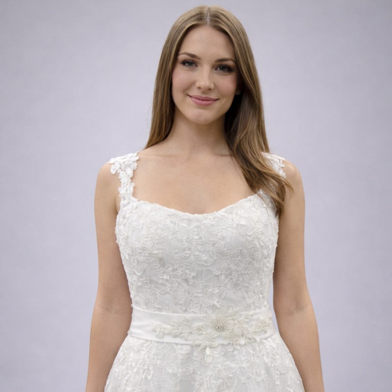 Λευκό Νυφικό Με Δαντέλα & Τιράντες (Size 40-42)