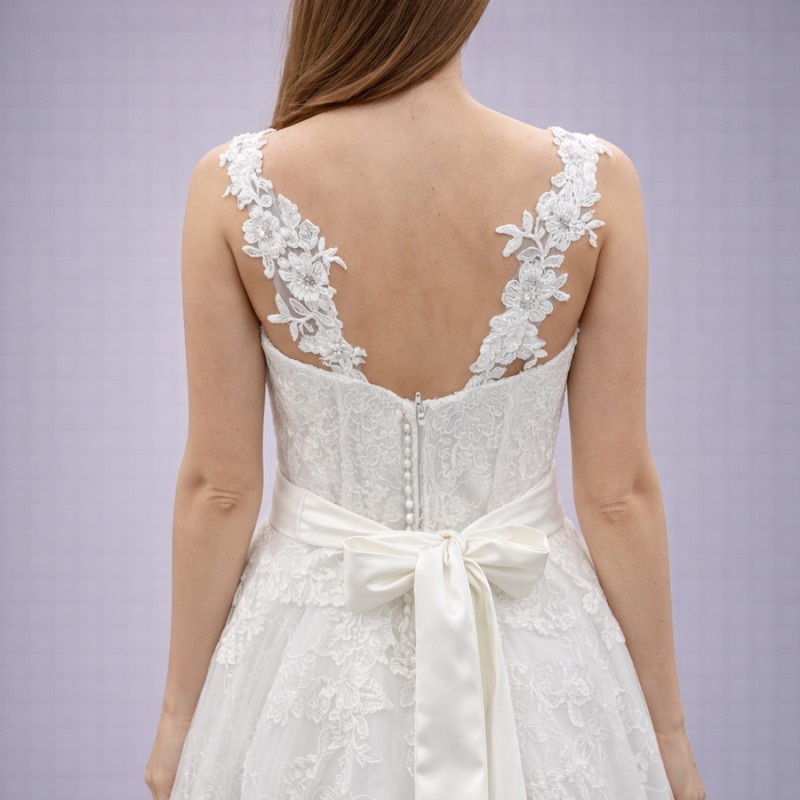 Λευκό Νυφικό Με Δαντέλα & Τιράντες (Size 40-42)