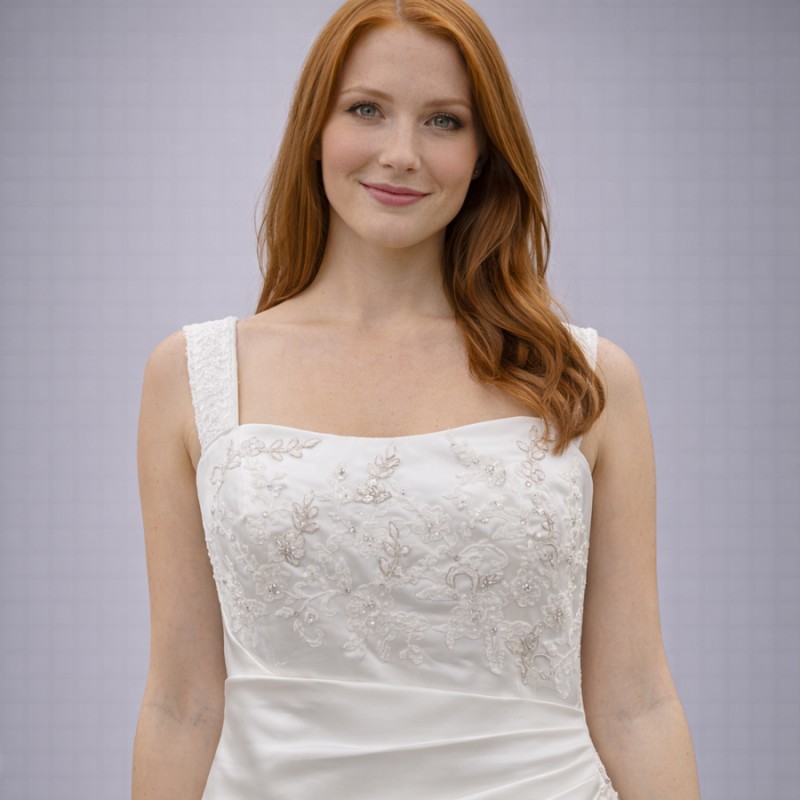 Ιβουάρ Νυφικό Με Τιράντες & Κέντημα (Size 50-52)