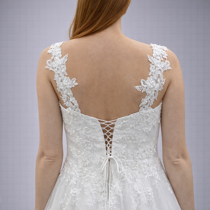 Λευκό Νυφικό Με Δαντέλα & Τιράντες (Size 42-44)