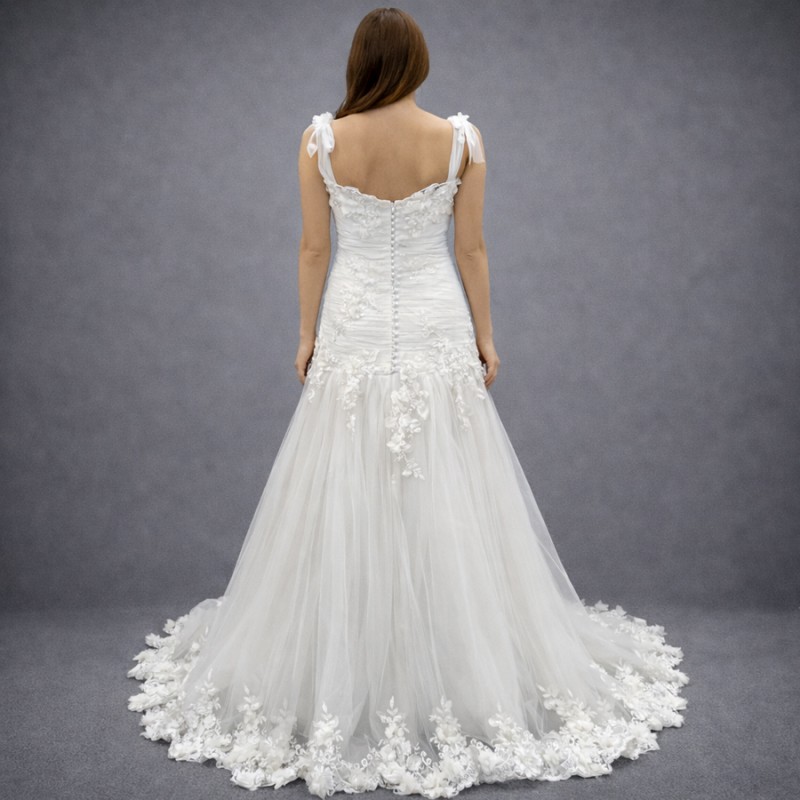 Ιβουάρ Νυφικό Με 3D Λουλούδια & Τιράντες Από Τούλι (Size 36-38)